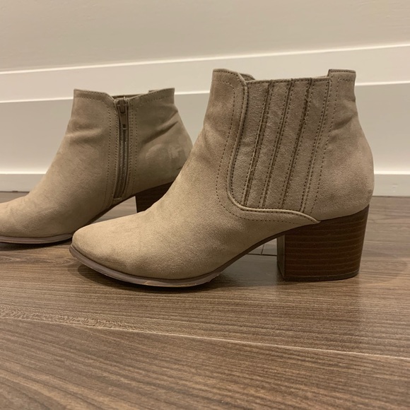 Joe Fresh Booties Size 7 - Picture 4 of 6